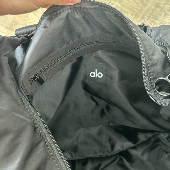 NEW Alo Yoga Om The Go Gym Sling Bag. - Picture 6 of 7